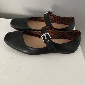 Me too flats. Like new. Size 7